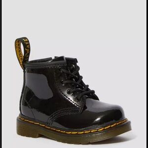 Child PATENT LEATHER LACE UP BOOTS- size 6
